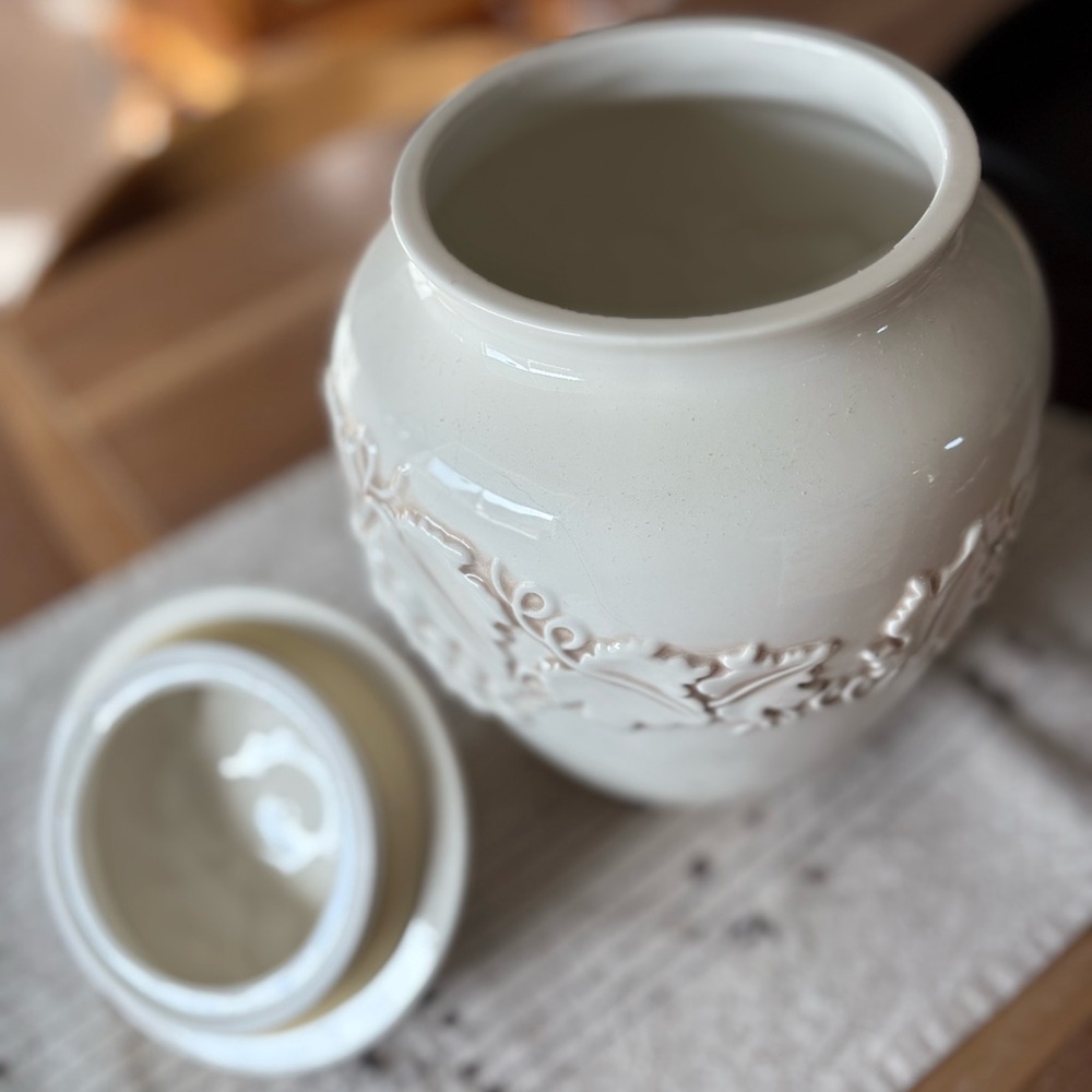 Elegant Cream Ceramic/Cookie Jar with Lid with Grape Vines - Picture 2 of 5